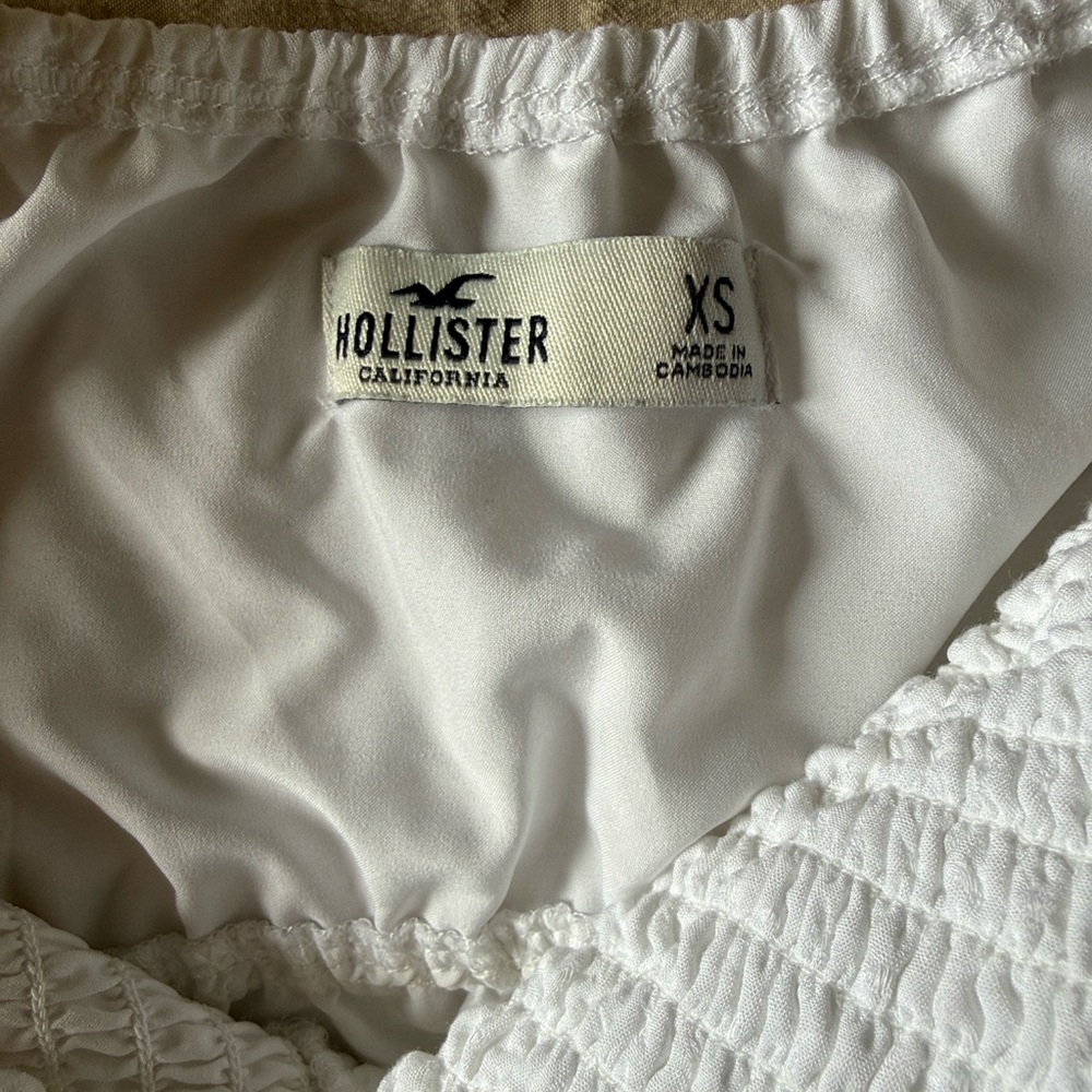 Hollister White Smocked Puff Sleeve Blouse - Picture 2 of 2